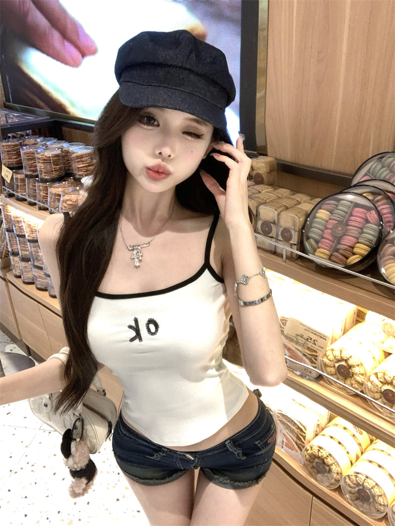 💕淘氣多巴胺撞色OK刺繡字母繡花吊帶上衣