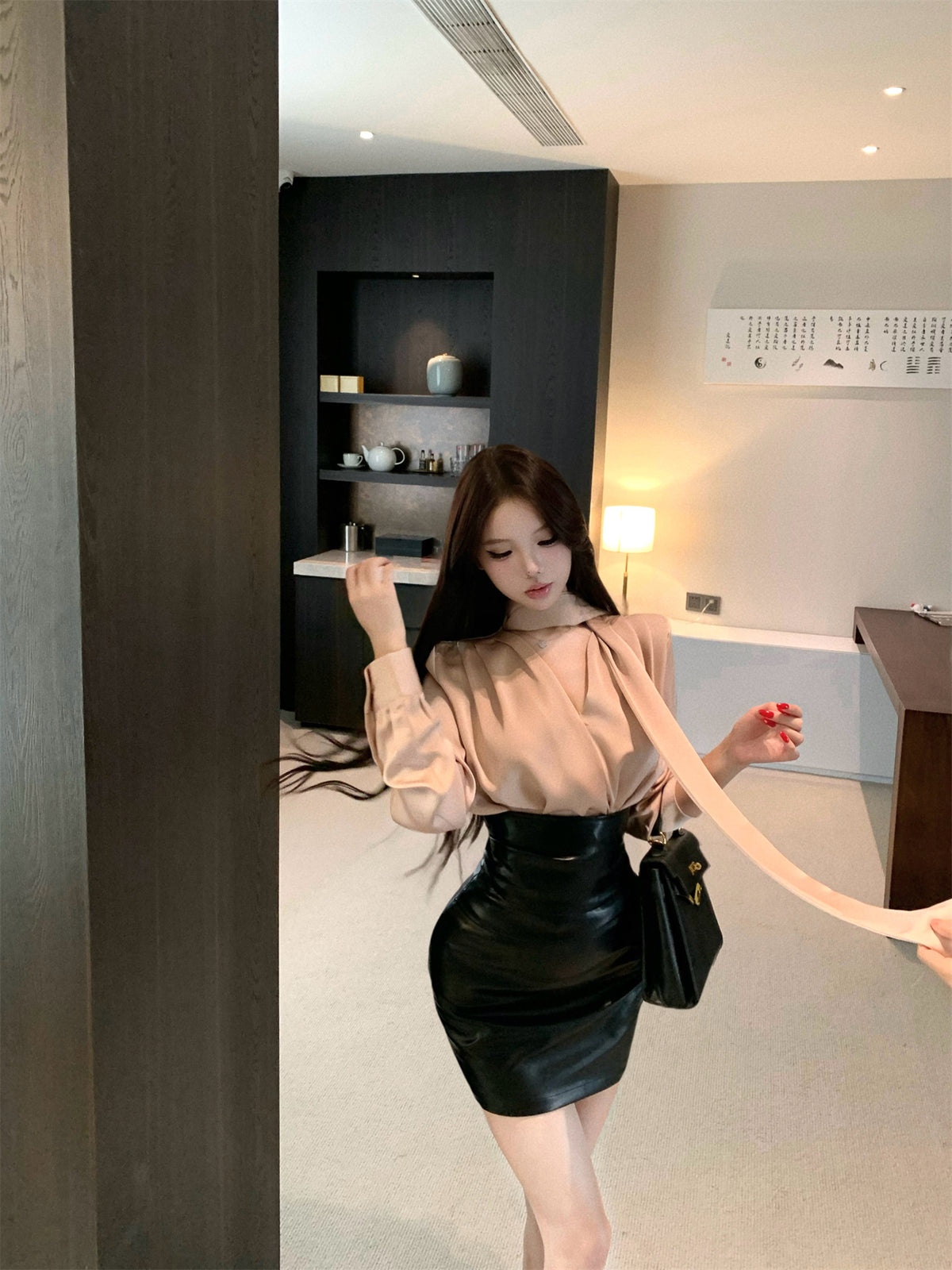 💕春秋酷感緞面襯衫皮短裙兩件套