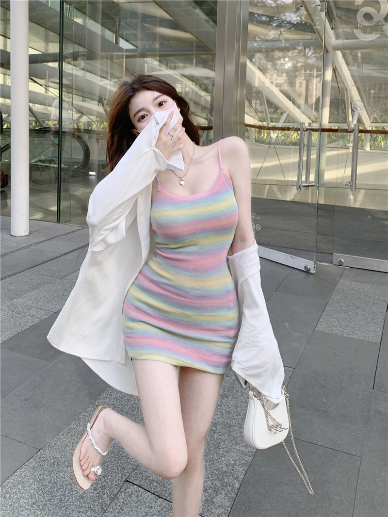 💕甜辣彩虹條紋露背收腰吊帶連衣裙