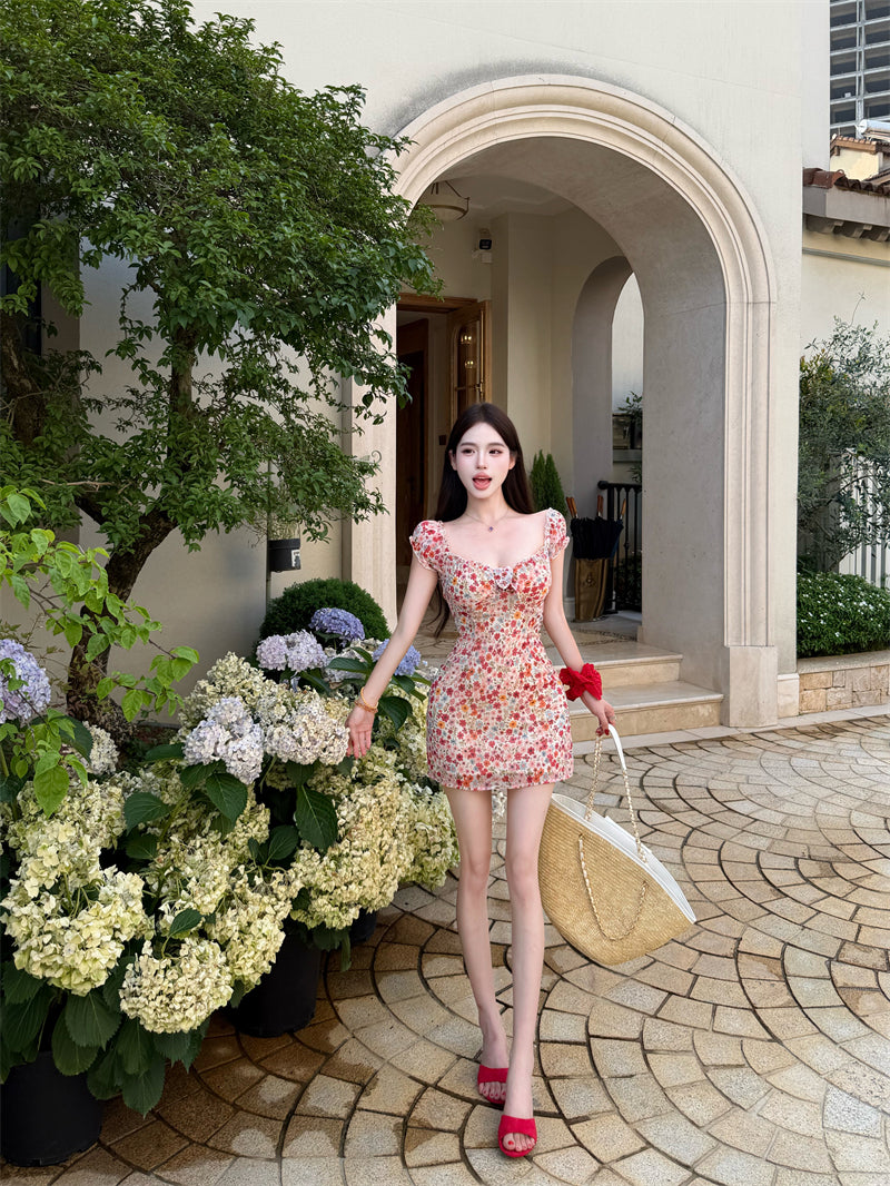 💕度假感碎花一字肩扭結泡泡木耳邊連衣裙