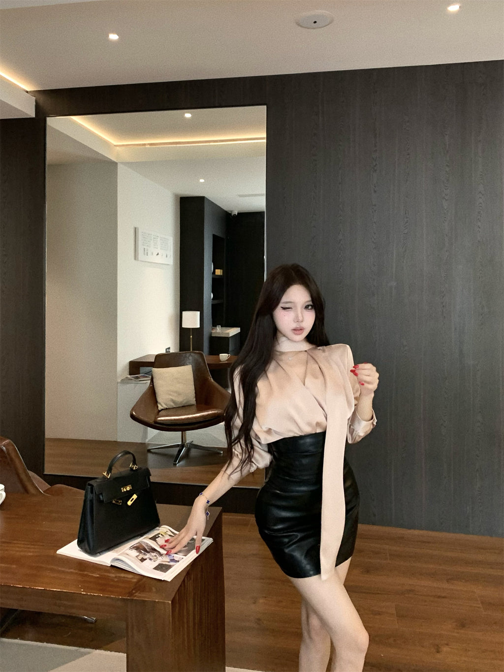 💕春秋酷感緞面襯衫皮短裙兩件套
