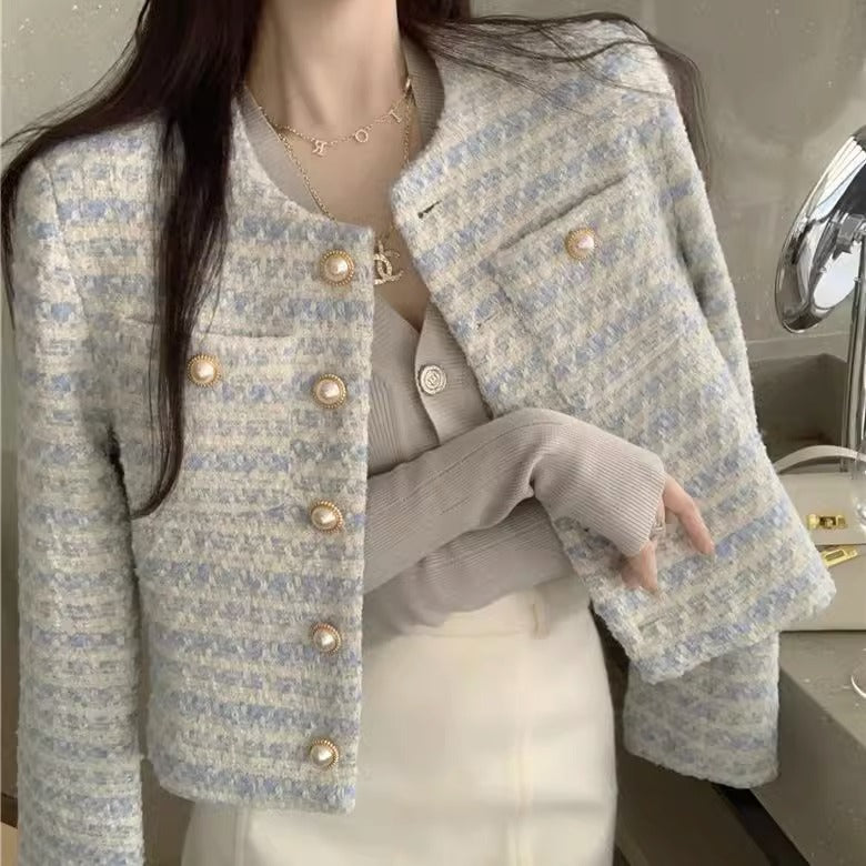 💕法式氣質短款名媛藍白格圓領珍珠扣毛呢上衣