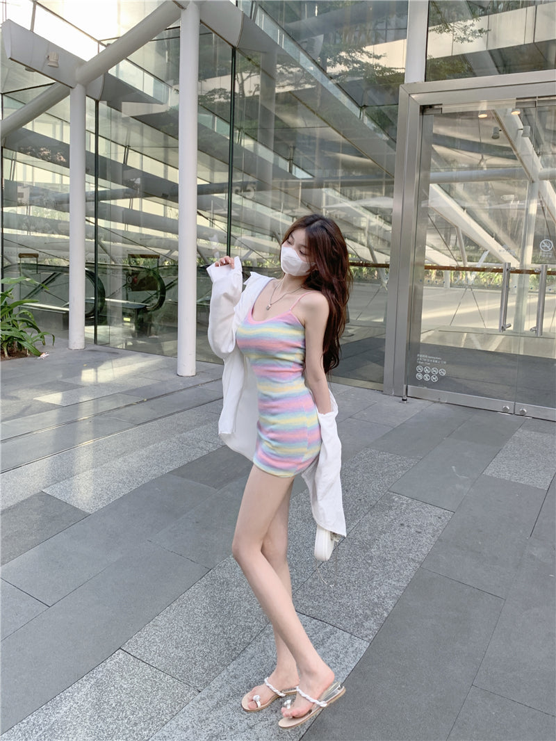 💕甜辣彩虹條紋露背收腰吊帶連衣裙