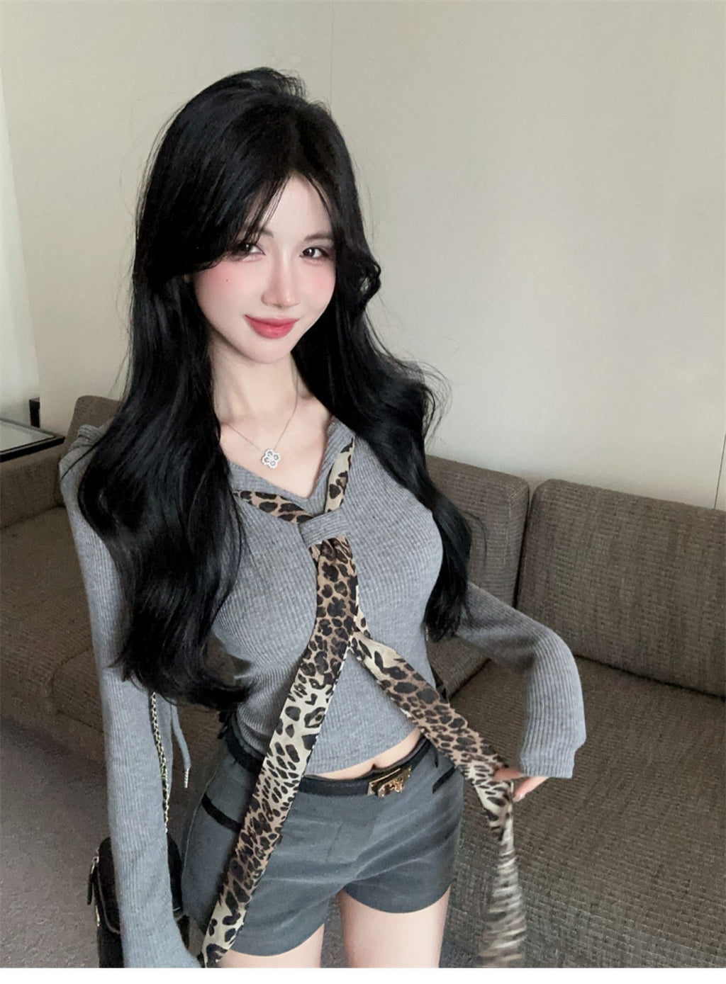 💕御姊V領豹紋領帶拼接打底連帽上衣