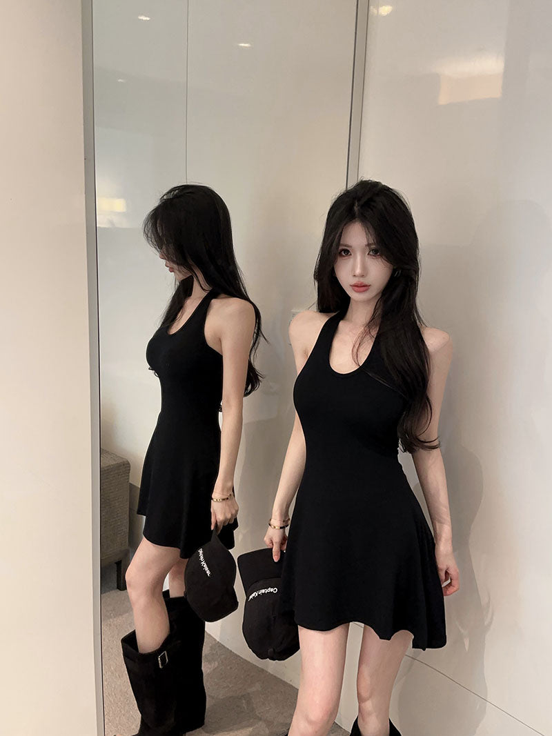 💕百搭簡約性感露背掛脖針織短傘裙