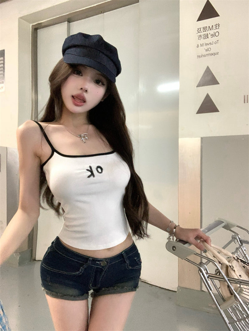 💕淘氣多巴胺撞色OK刺繡字母繡花吊帶上衣