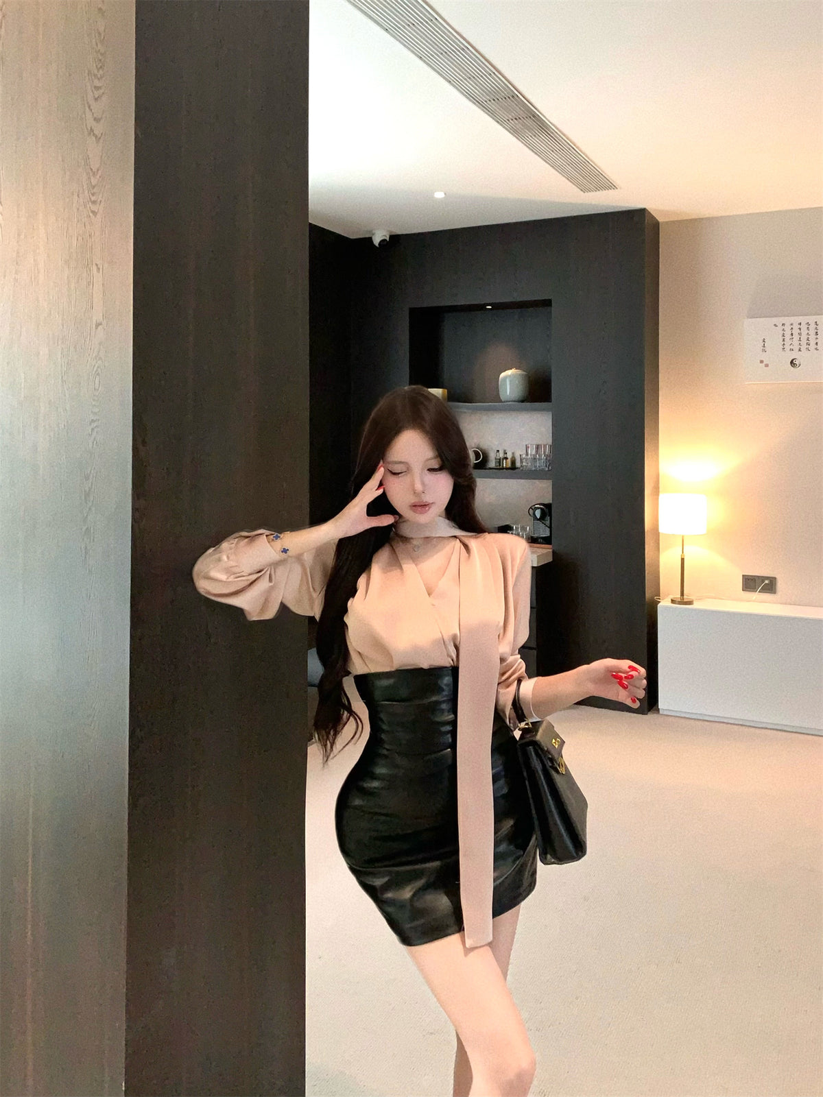 💕春秋酷感緞面襯衫皮短裙兩件套
