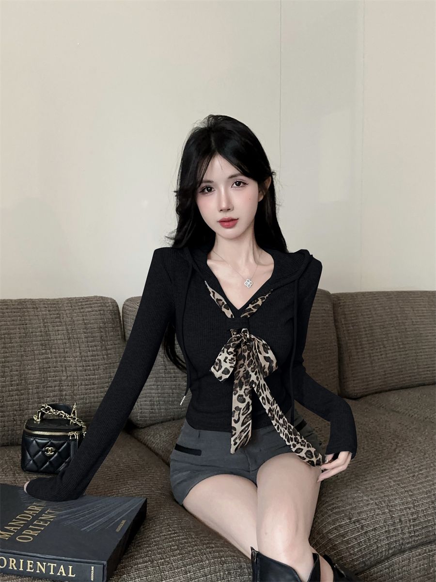 💕御姊V領豹紋領帶拼接打底連帽上衣