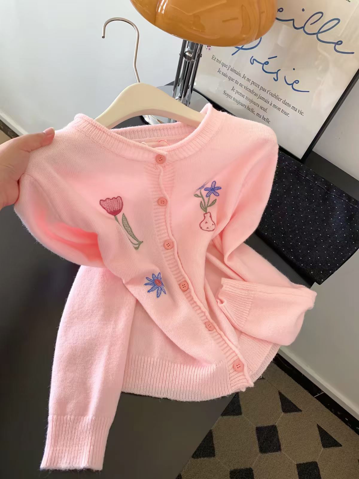 💕慵懶甜美粉色刺繡小花翻領針織開衫