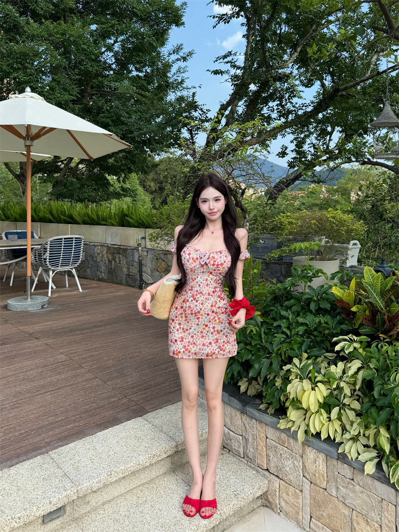 💕度假感碎花一字肩扭結泡泡木耳邊連衣裙