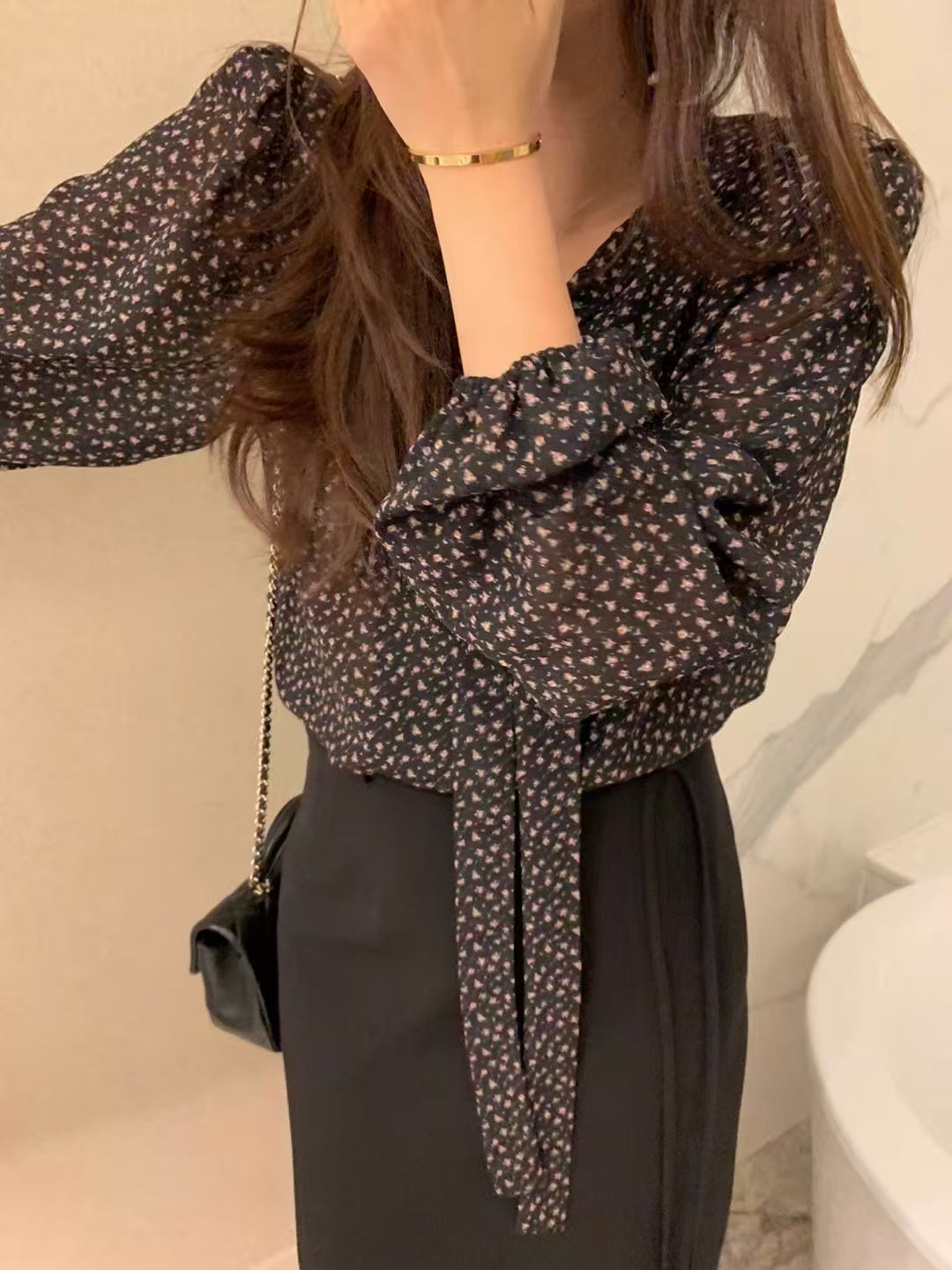 💕法式溫柔風飄帶V領雪紡小碎花泡泡袖上衣