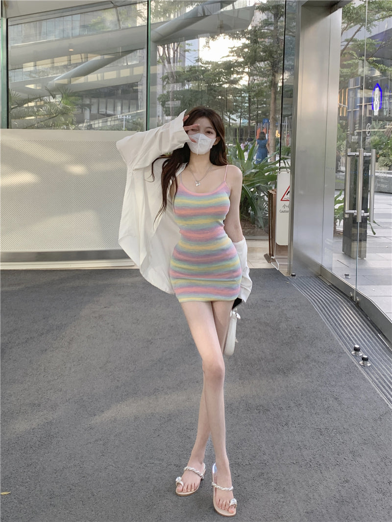 💕甜辣彩虹條紋露背收腰吊帶連衣裙