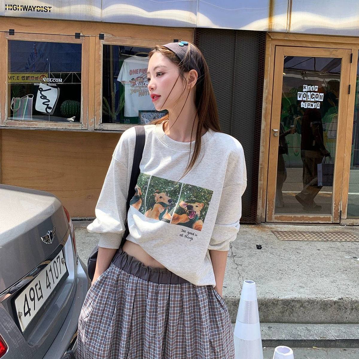 💕是在草地的狗勾印花長袖圓領衛衣