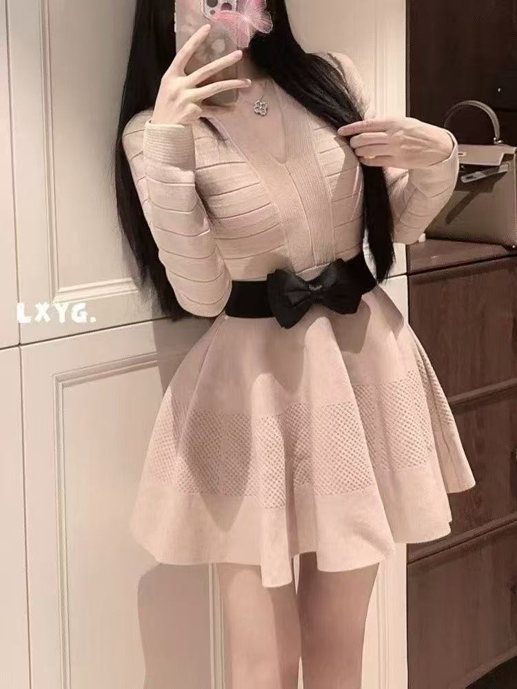 💕法式名媛V領蝴蝶結針織收腰澎澎短裙