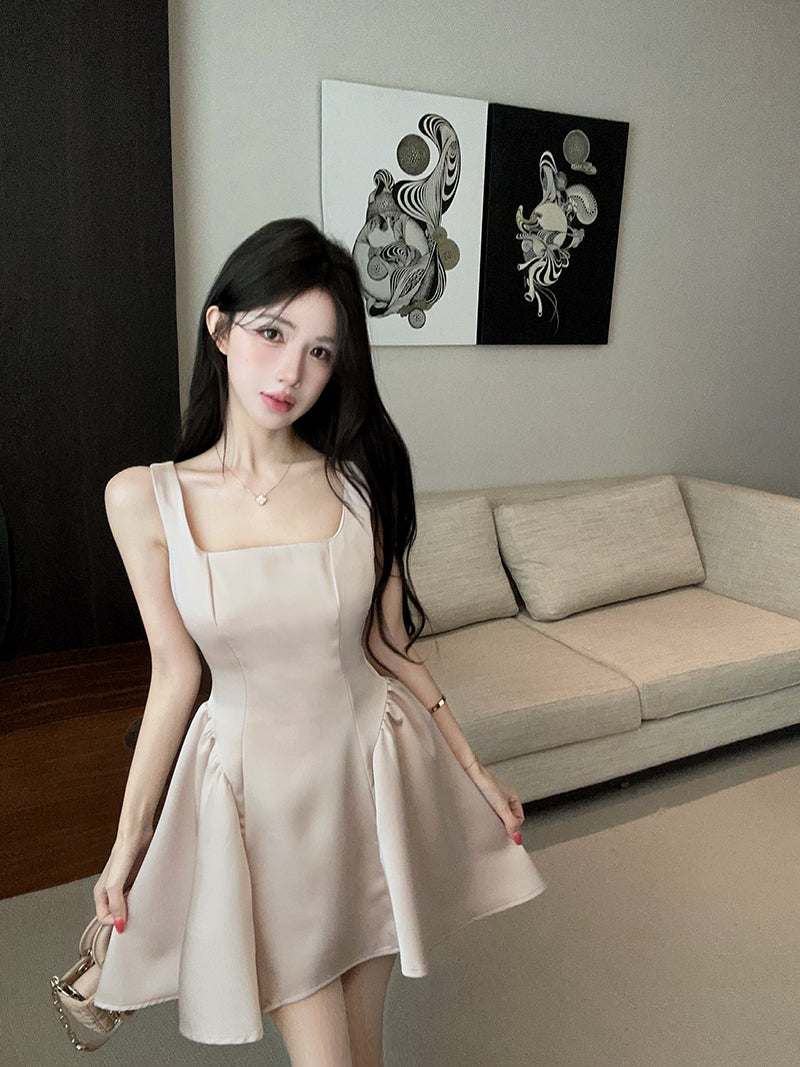 💕溫柔方領緞面吊帶顯瘦連衣裙