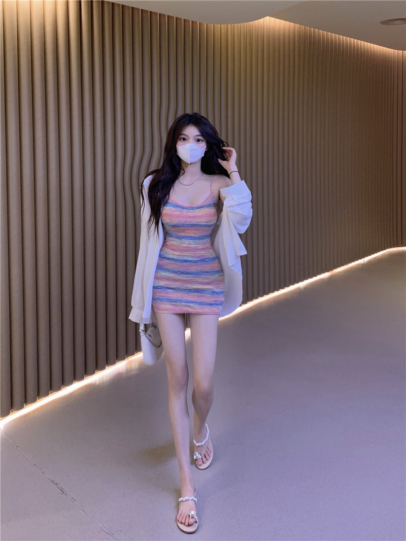 💕甜辣彩虹條紋露背收腰吊帶連衣裙
