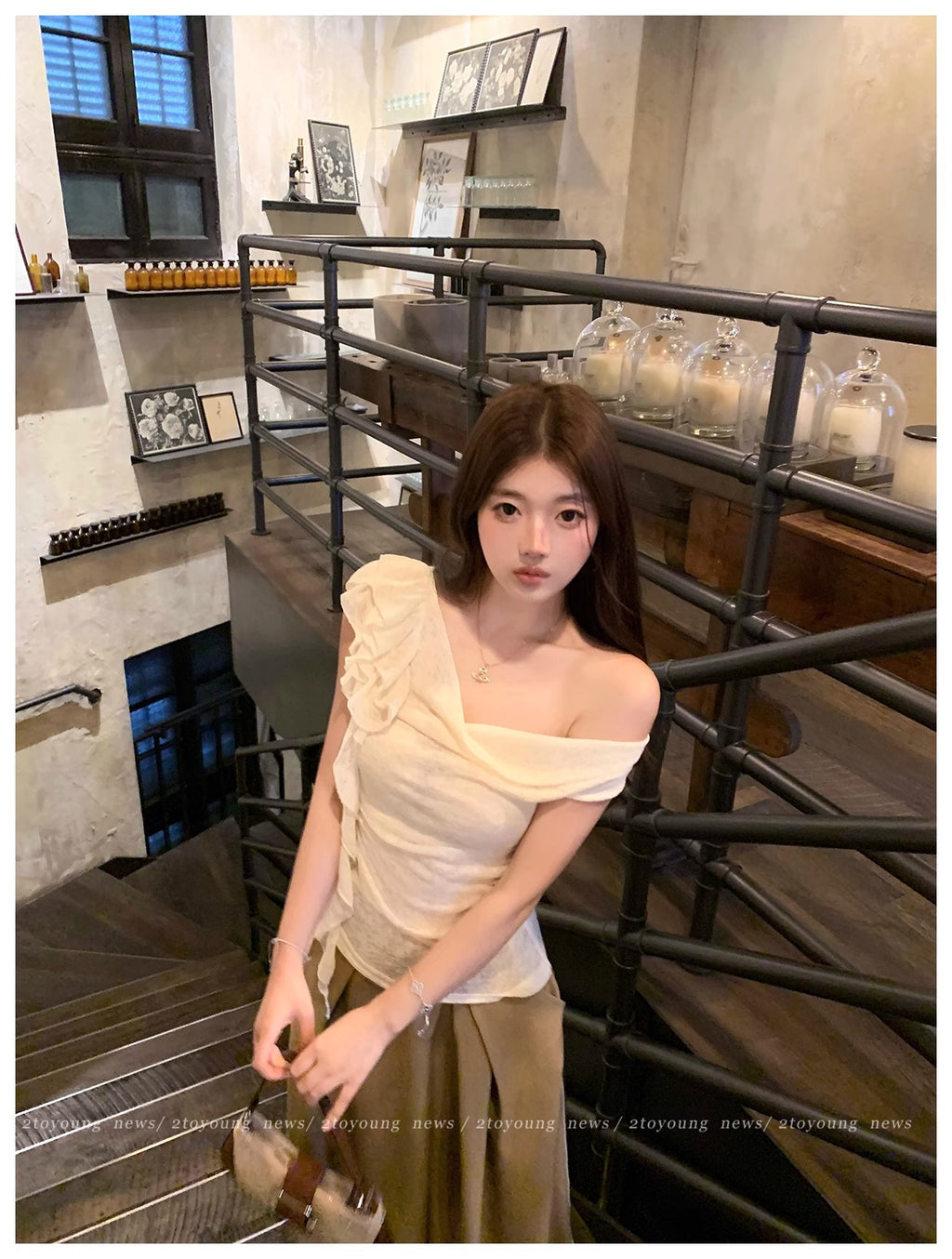💕天絲螺紋盪領飄帶花朵斜肩褶皺上衣