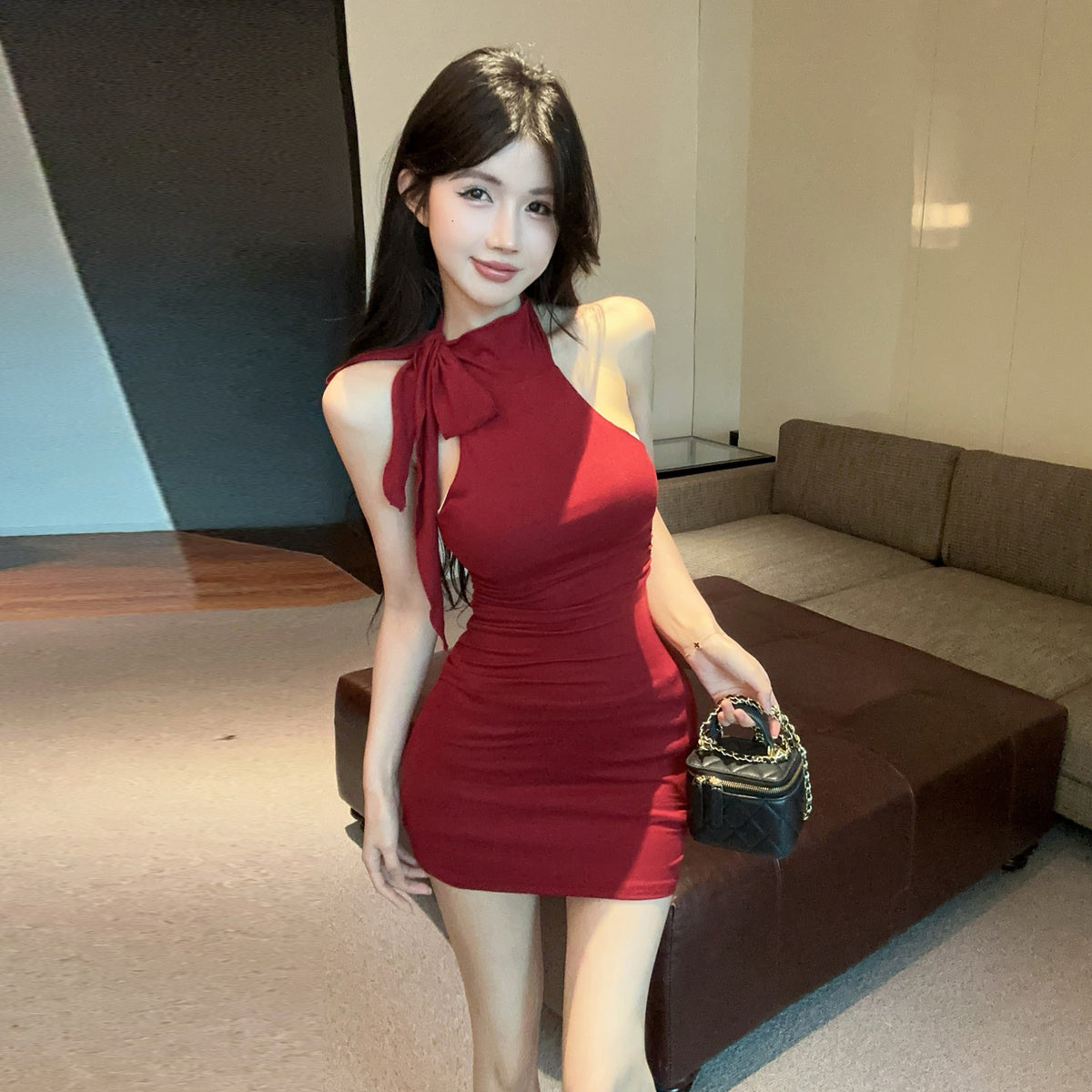 💕純欲辣妹掛脖綁帶露肩褶皺修身包臀短裙