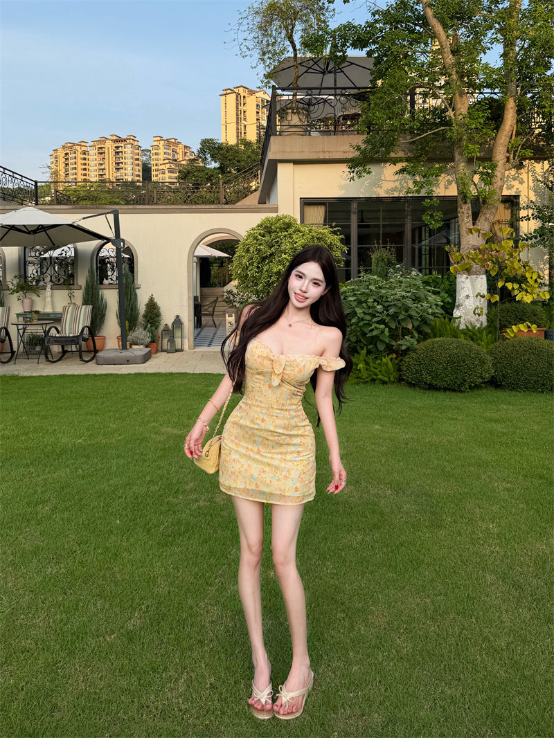 💕度假感碎花一字肩扭結泡泡木耳邊連衣裙