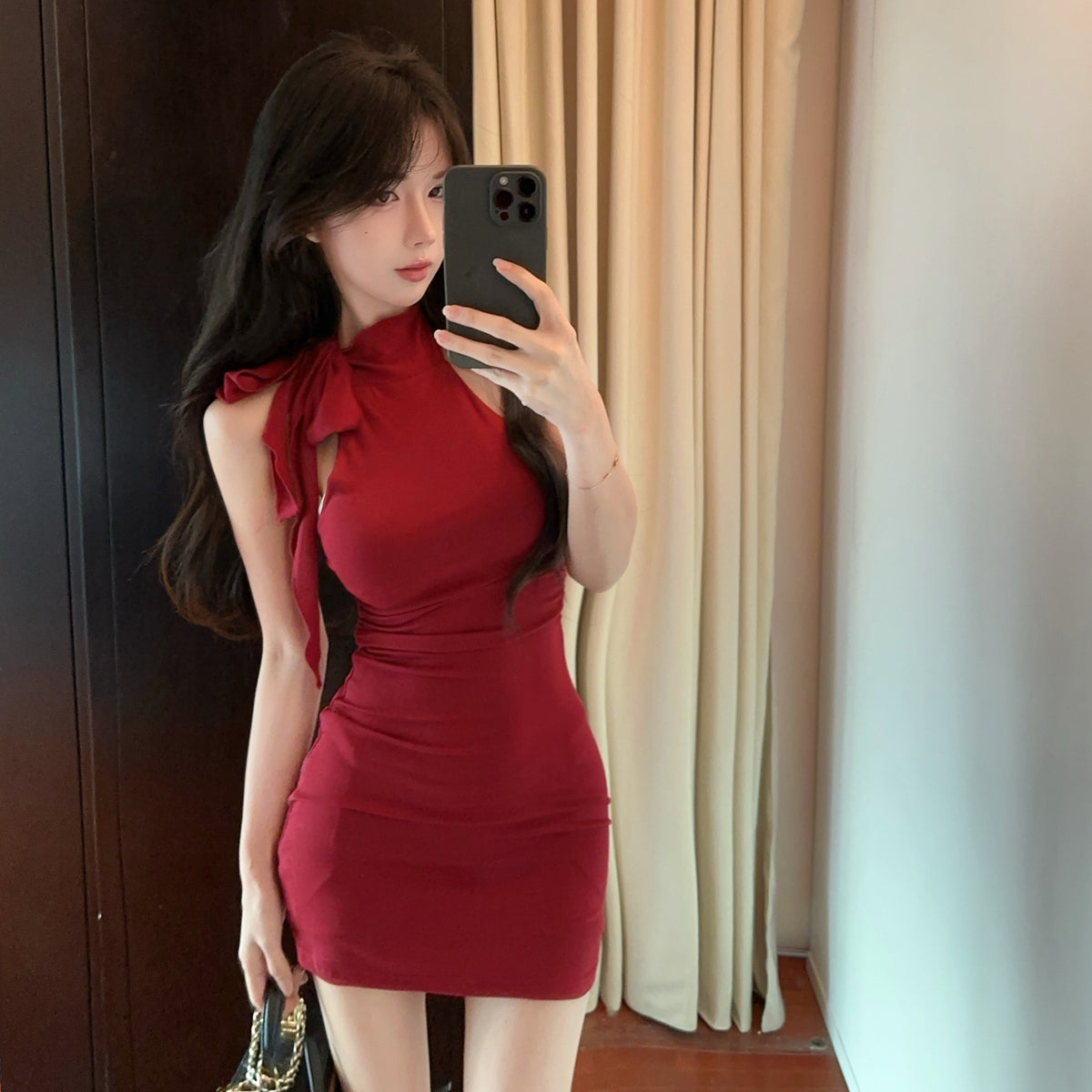 💕純欲辣妹掛脖綁帶露肩褶皺修身包臀短裙