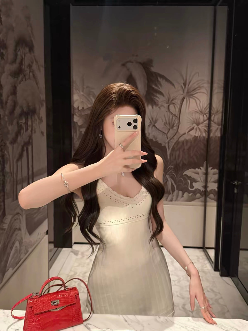 💕純欲氛圍感修身短款鏤空勾花V領連衣裙