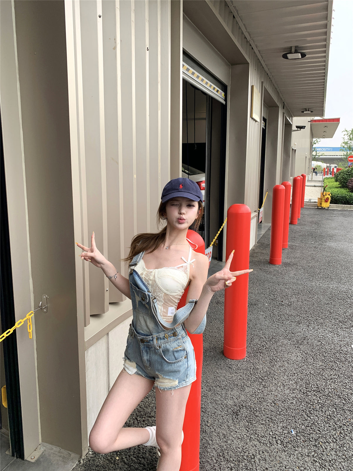 💕活潑俏皮百搭牛仔背帶短褲