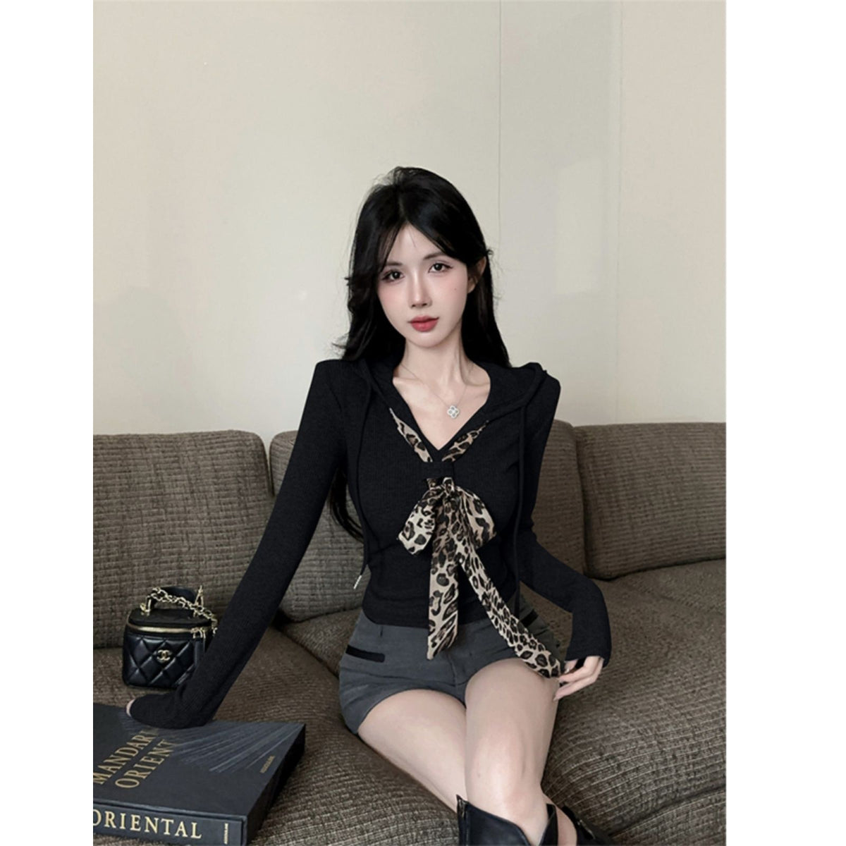 💕御姊V領豹紋領帶拼接打底連帽上衣