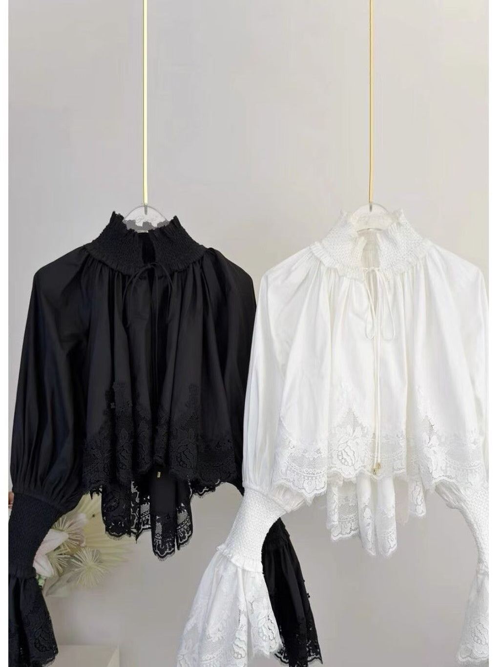 💕歐尼刺繡蕾絲花邊喇叭袖寬鬆襯衫