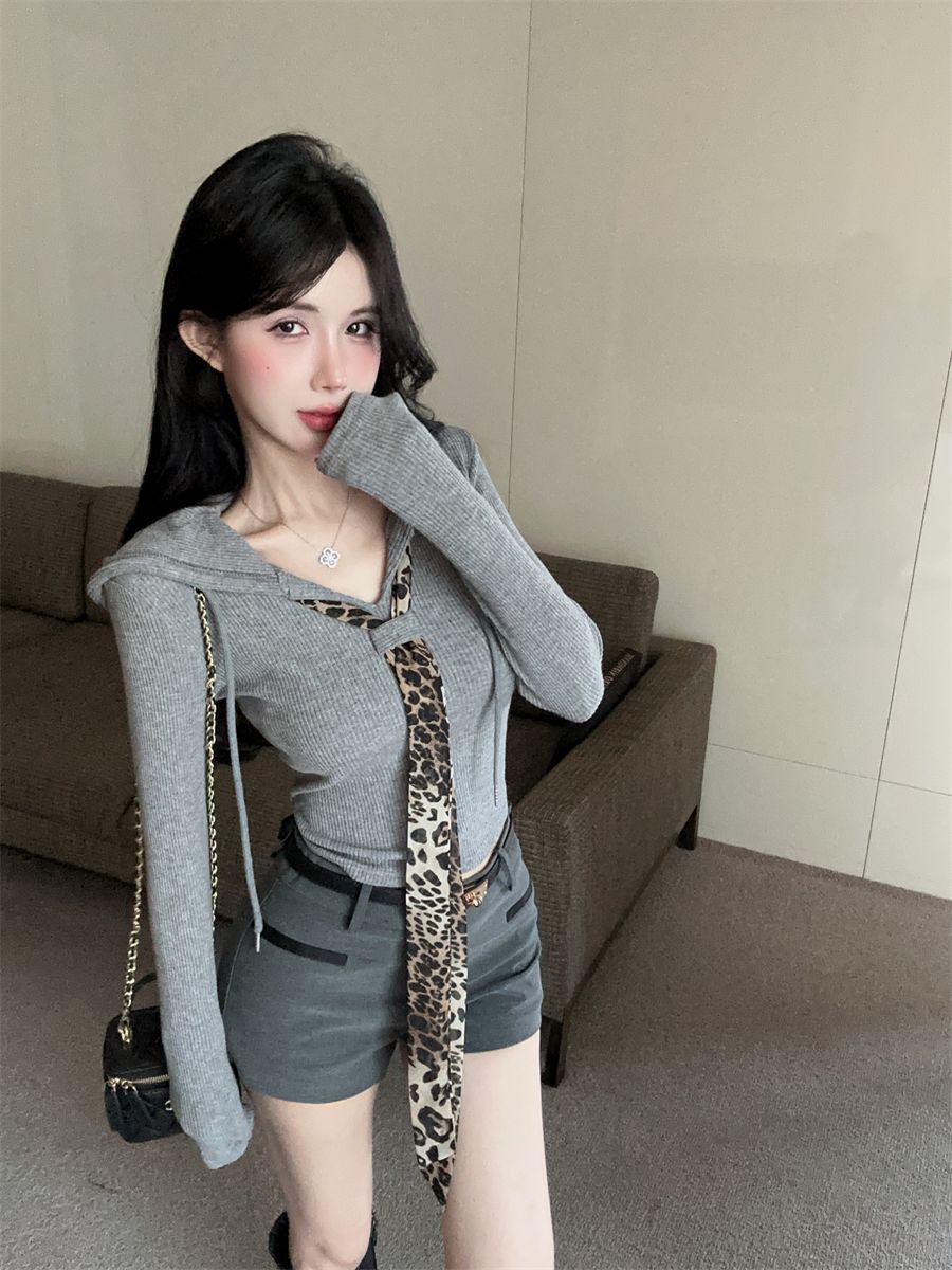 💕御姊V領豹紋領帶拼接打底連帽上衣