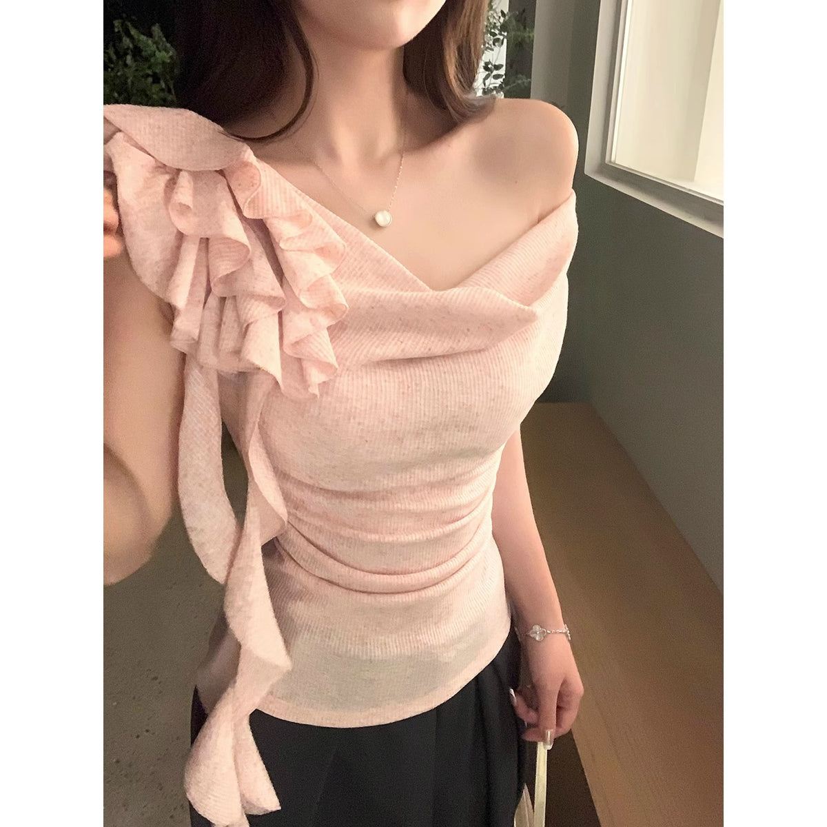 💕天絲螺紋盪領飄帶花朵斜肩褶皺上衣