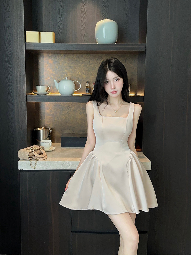 💕溫柔方領緞面吊帶顯瘦連衣裙