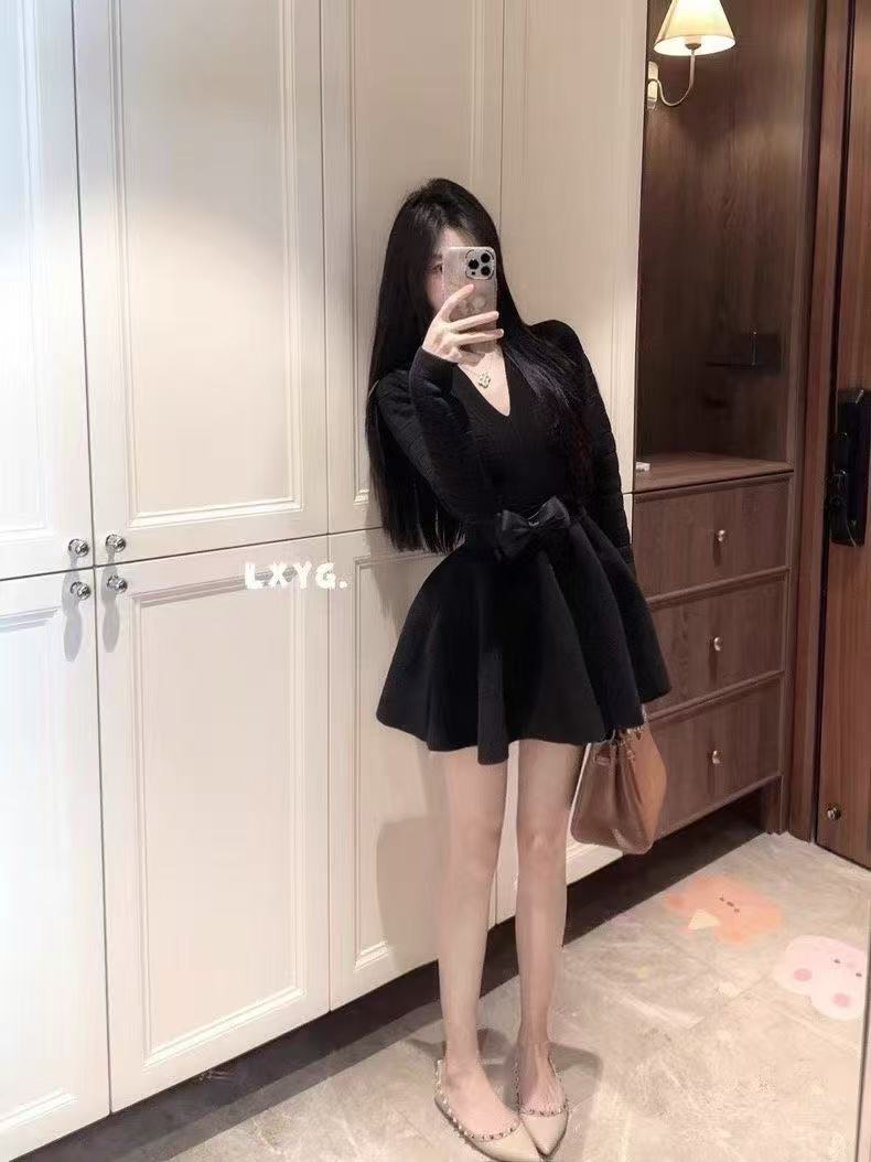 💕法式名媛V領蝴蝶結針織收腰澎澎短裙