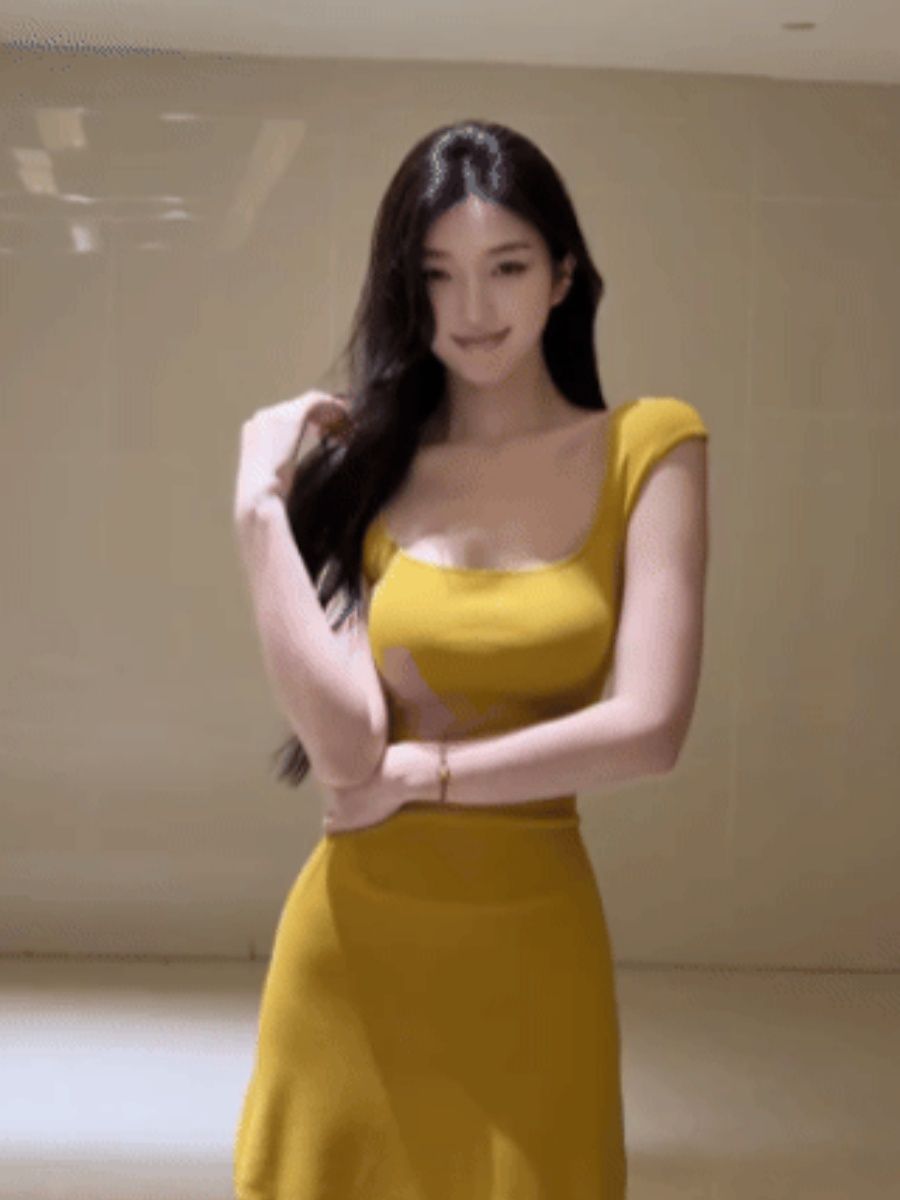 💕法式U領掐壓顯瘦甜美包臀短裙