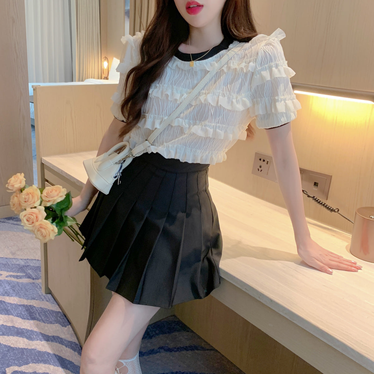 💕法式溫柔可愛木耳邊圓領顯瘦上衣