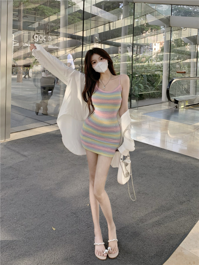 💕甜辣彩虹條紋露背收腰吊帶連衣裙