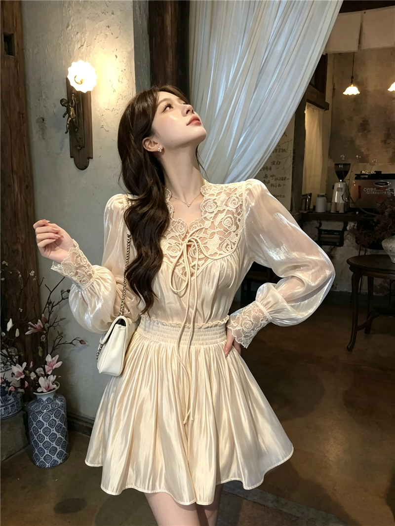 💕香榭琉光珠光緞面溫柔蕾絲拼接兩件套