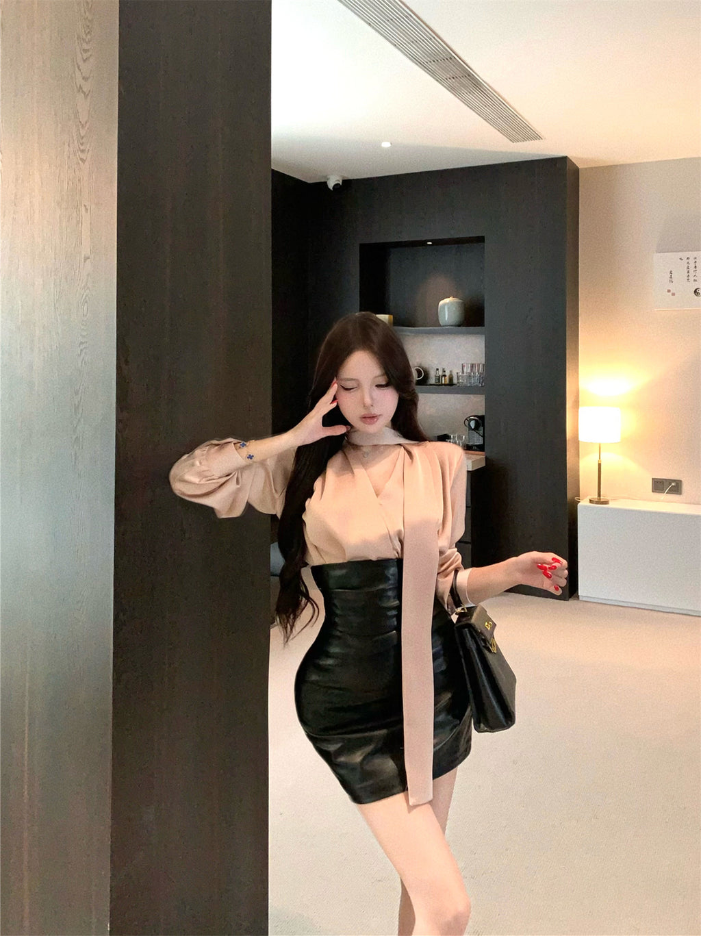 💕春秋酷感緞面襯衫皮短裙兩件套