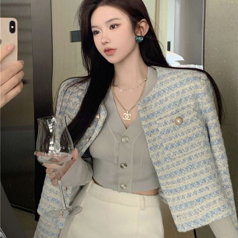 💕法式氣質短款名媛藍白格圓領珍珠扣毛呢上衣