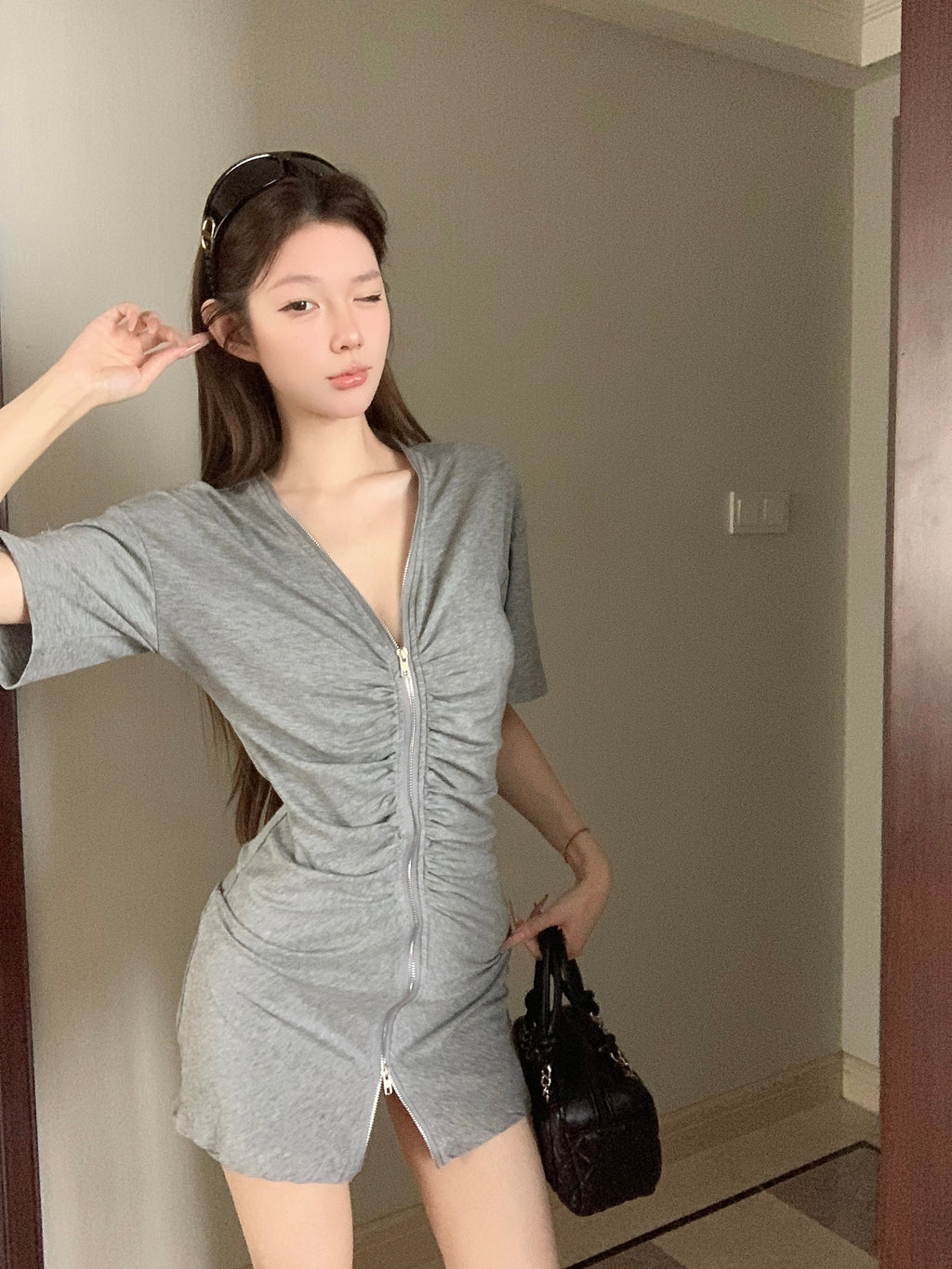 💕休閒簡約韓系黑色收腰V領拉鍊短裙