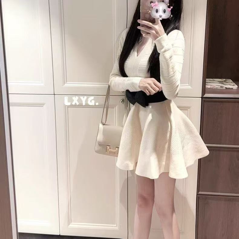 💕法式名媛V領蝴蝶結針織收腰澎澎短裙