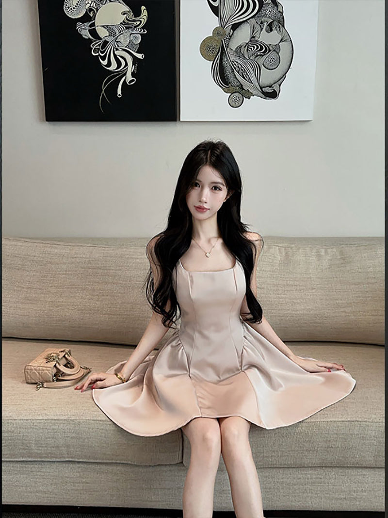 💕溫柔方領緞面吊帶顯瘦連衣裙