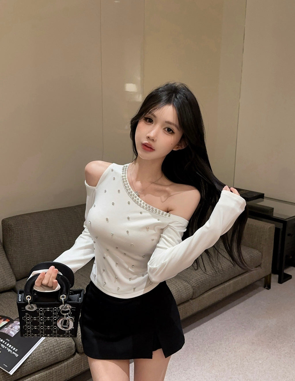 💕氣質性感白色斜肩重工鑲鑽顯瘦長袖上衣