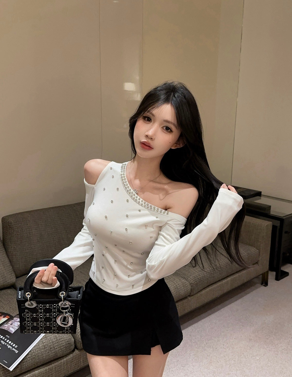 💕氣質性感白色斜肩重工鑲鑽顯瘦長袖上衣
