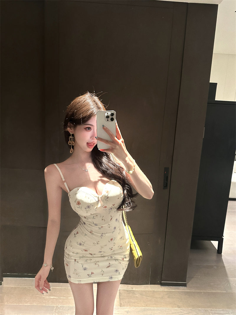 💕約會性感少女感碎花彈力抹胸吊帶連衣裙
