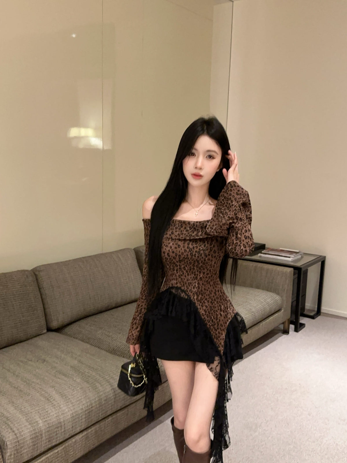 💕蕾絲拼接豹紋打底一字肩上衣