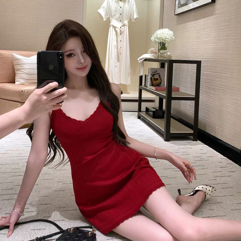 💕純欲氛圍感修身短款鏤空勾花V領連衣裙
