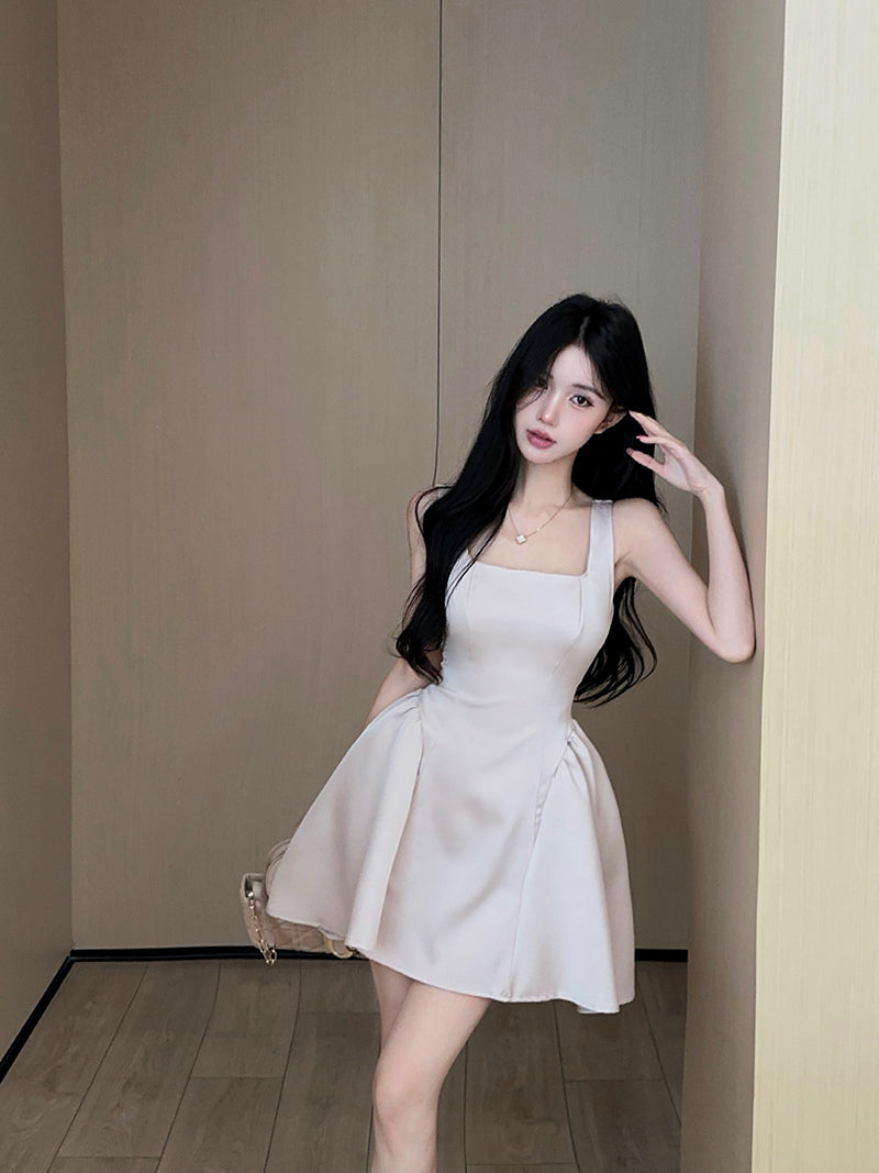 💕溫柔方領緞面吊帶顯瘦連衣裙