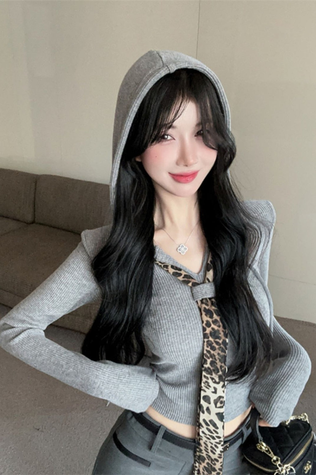 💕御姊V領豹紋領帶拼接打底連帽上衣