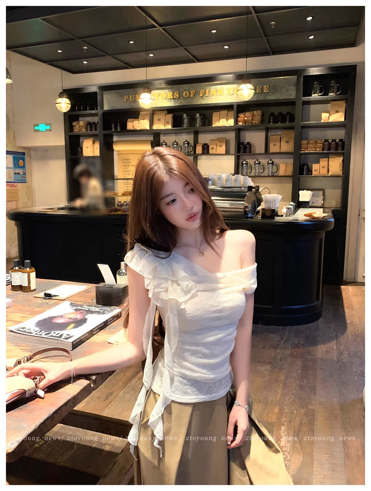 💕天絲螺紋盪領飄帶花朵斜肩褶皺上衣