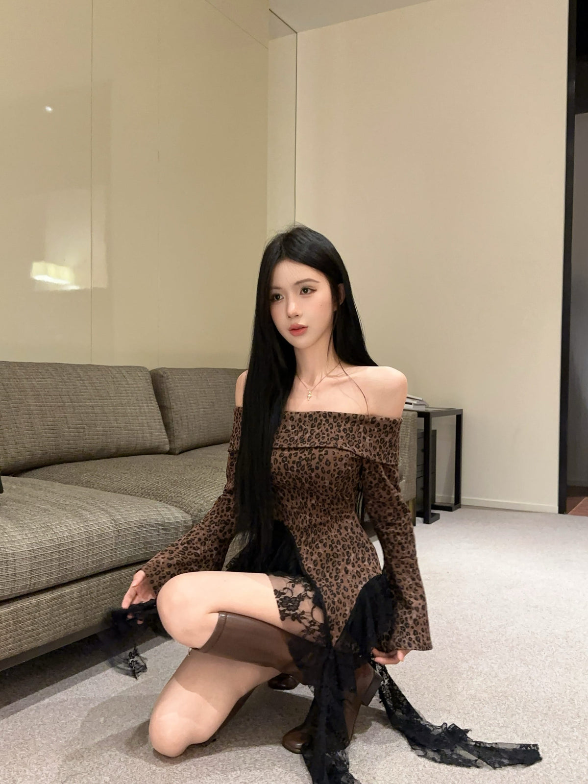 💕蕾絲拼接豹紋打底一字肩上衣